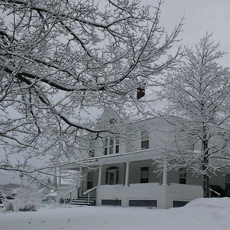 The Young House Bed And Breakfast Millinocket Buitenkant foto