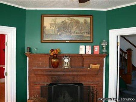 The Young House Bed And Breakfast Millinocket Interieur foto
