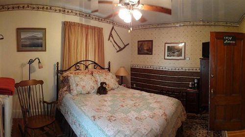 The Young House Bed And Breakfast Millinocket Buitenkant foto