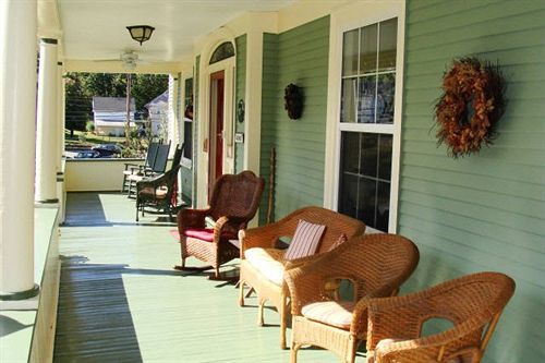 The Young House Bed And Breakfast Millinocket Buitenkant foto